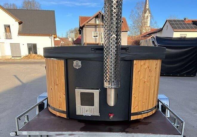 Holzbefeuerter Hot Tub auf Anhänger